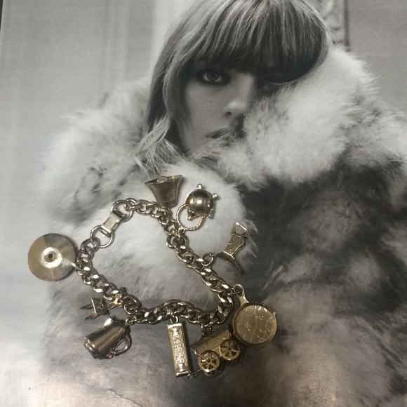 Vintage Jewelry - Beautiful vintage silver charm bracelet